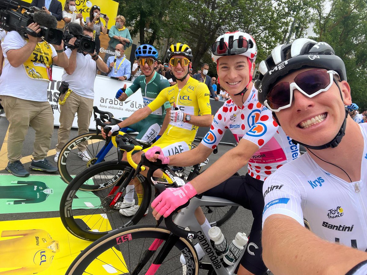 LeTour's tweet photo. 💚+💛+🔴+👶=😄

#TDF2023 @letour_euskadi https://t.co/mN9c0kaF9d