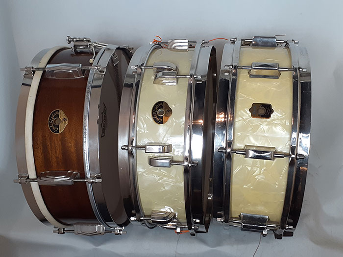 DRUM_CENTER's tweet photo. いい個体が多いといわれる『Leedy & Ludwig』、『Leedy』
スネア🥁入荷しました
1950年代の名機といわれるスネアたち
まずは希少サイズ 深さ4.5" マホガニー単板シェル
52~54年製造 New Era Modelをご紹介します
📣
https://t.co/AwVfaxt3uq
#LEEDY
#LEEDYANDLUDWIG
#NEWERAMODEL https://t.co/P2kUv79maD