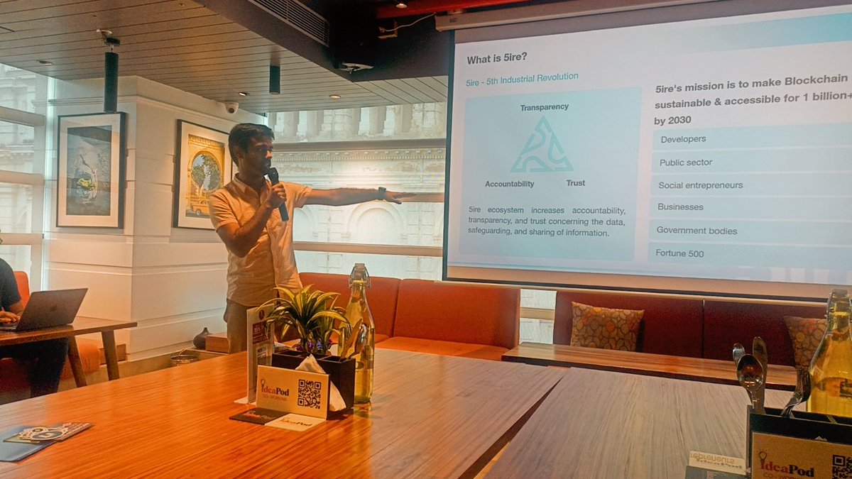 sobhanbera_'s tweet photo. @Varunx10 &amp; @sugato_bagchi talking about 5ire at @hackthisfall Kolkata meetup! 

#5irehubKolkata #5ireChain https://t.co/1FZTDl9Hh1