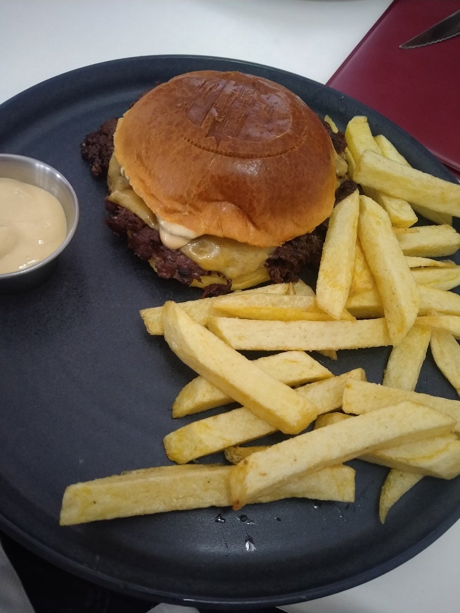 vizacatv's tweet image. Gracias a @oso150606x y a @cometerrores . Un sitio muy recomendable que pone una comida muyyy rica. 100% recomendable.