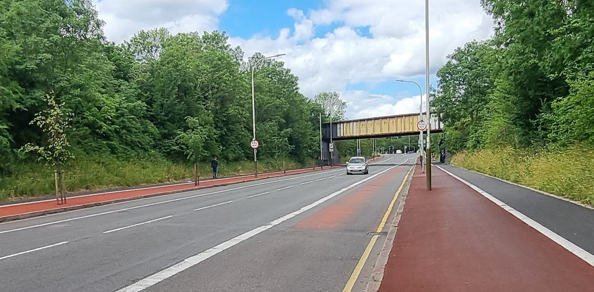 Nope, not CGI - this is really what cycle infrastructure in Leicester is looking like. Twin bidirectional segregated cycleways on a main road linking city centre to residential areas #cycling #cycleinfra #activetravel