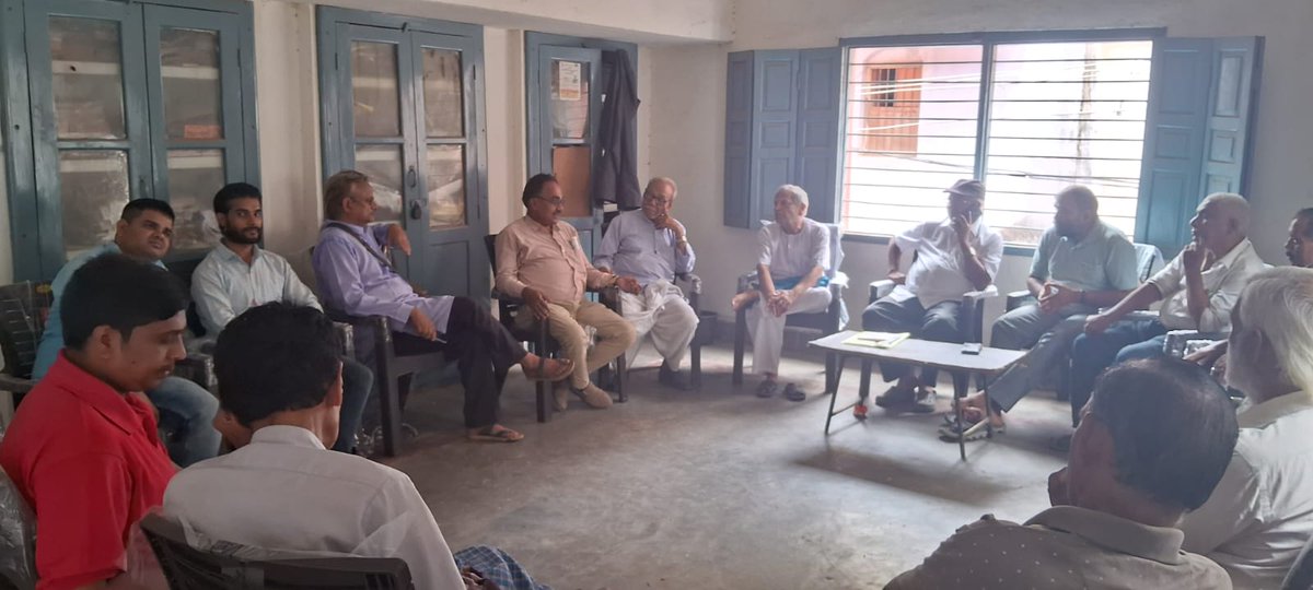 CpiPatna's tweet photo. मार्क्सवादी अध्ययन केंद्र का बैठक काजीपुर में हुआ जिसमे संचालन समिति का गठन हुआ साथ ही तय हुआ कि हर शानिवार को 5-8 बजे शाम को क्लास संचालन पार्टी कार्यालय में होगा। https://t.co/6NJ4Rkim8h