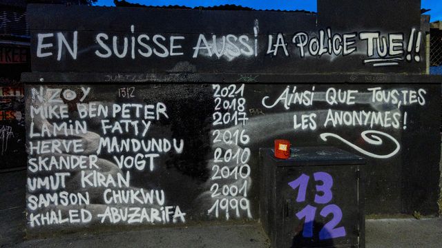 Combien de temps la <a href="/communelausanne/">Ville de Lausanne</a> tolérera-t-elle encore ce graffiti? Ne pas l'effacer est une incitation au désordre, une insulte a ses policiers. Il y a une relation directe entre l'embryon d'émeute de la nuit dernière au Flon et cette complicité avec l'extrême-gauche.