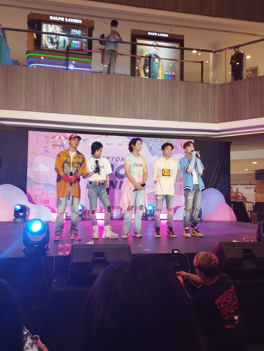 beureora's tweet photo. photo dump
070123
#KpopPlayground2023 @kpopconph
#EveryonesKpopManila #KCDF2023 #KoreanCulturePH #KCCPHIL https://t.co/gWd5KU8qyi