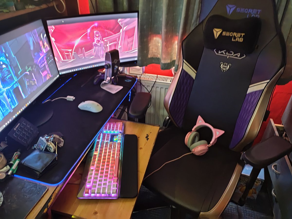 BCawfee's tweet photo. NGL, these secret lab chairs are comfy as hell, maybe Il start making content again now that I have a chair I could literally sleep in https://t.co/cOx7O3ZNG5