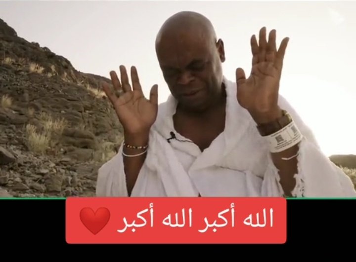 d_aalhosain's tweet photo. الله أكبر..
من جبل عرفات القس الجنوب افريقي"ابراهيم ريتشموند"الذي رأى رؤيافي المنام جعلته يدخل الاسلام منذ ثلاثةأشهر واسلم معه 100 الف مسيحي من اتباعه وغير اسمه الى ابراهيم كانت لوقفته بجبل عرفات وقفةخاصة..ذات شجون اختلطت فيها دموع الرجل الذي رأى بام عينبه رؤياه تتحقق كضوء الصبح. https://t.co/dtF7O82YzE