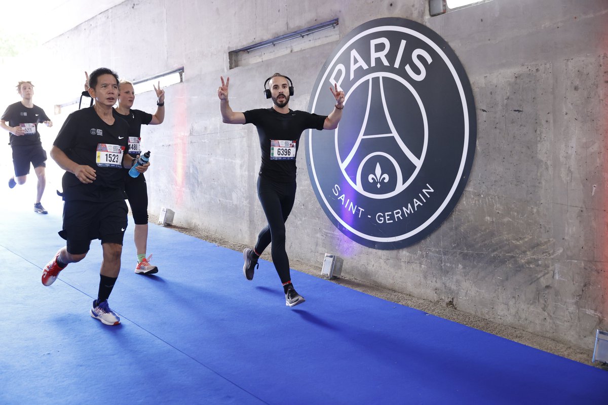 PSG_WeRunParis tweet picture