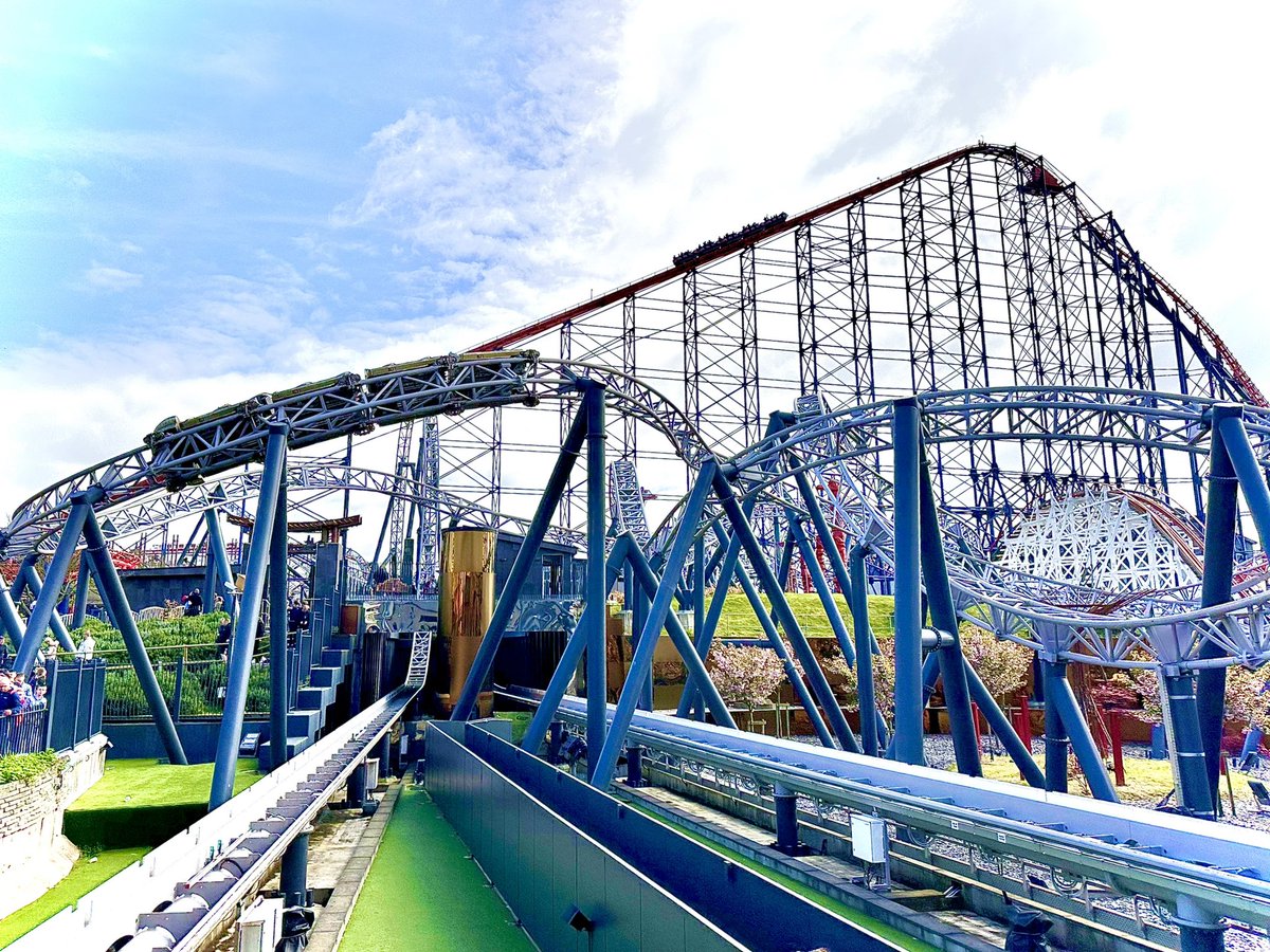 イギリスのブラックプールにある遊園地『Blackpool Pleasure Beach』は