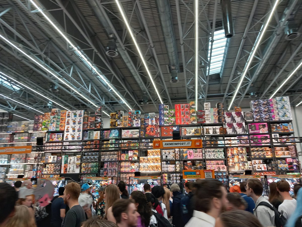 xMereru's tweet photo. So I was at @DoKomi yesterday and it was amazing. And huge! I thought it would be awesome if @DARTSLIVE was there with a booth, would be so much fun! https://t.co/oMZXElHnvC
