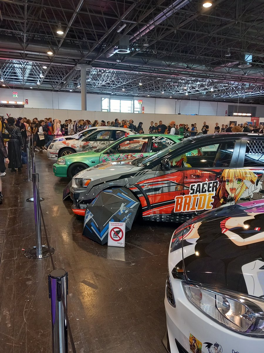 xMereru's tweet photo. So I was at @DoKomi yesterday and it was amazing. And huge! I thought it would be awesome if @DARTSLIVE was there with a booth, would be so much fun! https://t.co/oMZXElHnvC