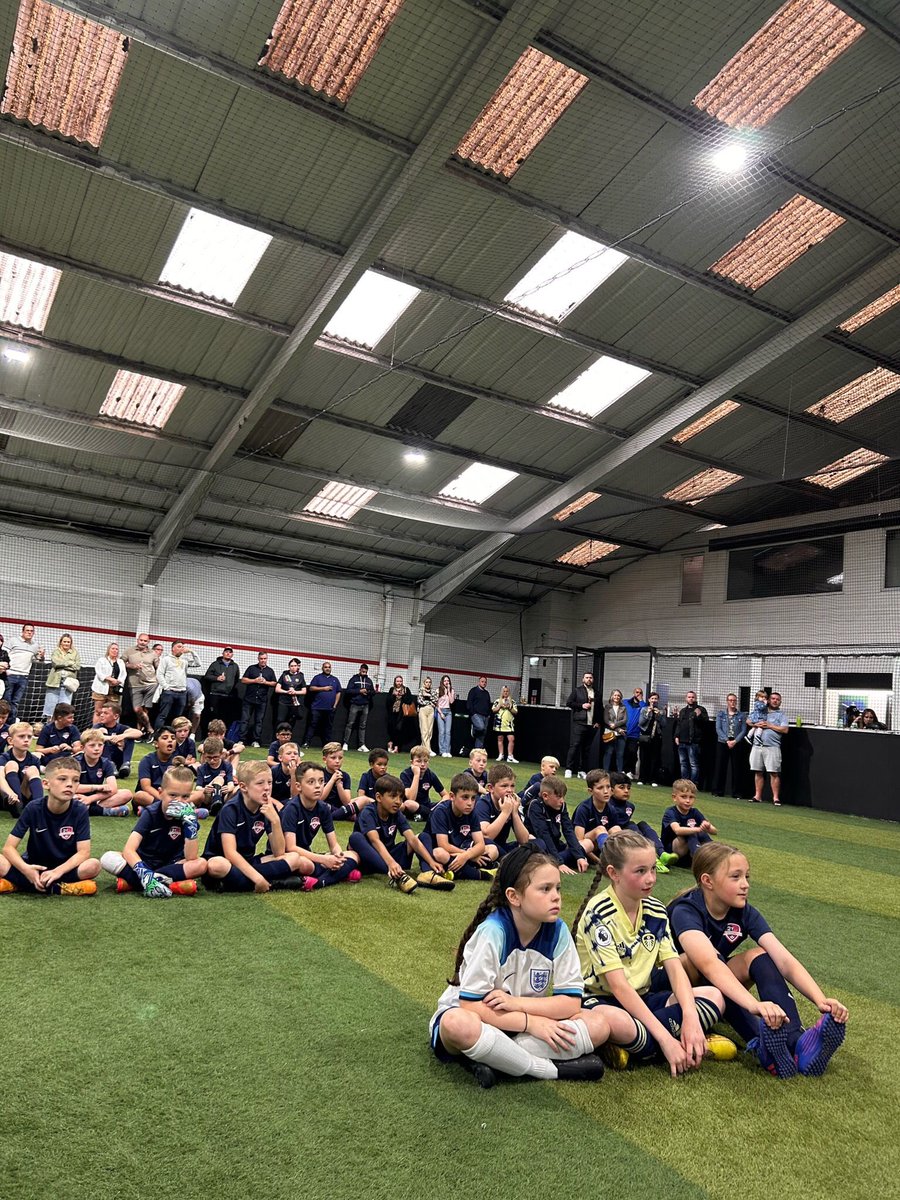 ShaunaLockers's tweet photo. Buzzing for Quinn 💙🩷🏆🩷💙
Parents player of the season 2023
Had a little cry 🥲
Her first football trophy too 👏🏻
She absolutely loves playing ⚽️ 
@Academy2touch 
All the coaches are brilliant. Massive thank you to everyone.

#ThisGirlCan #Football #TheMightyQuinn #Proud https://t.co/TZ2Vav4vHS
