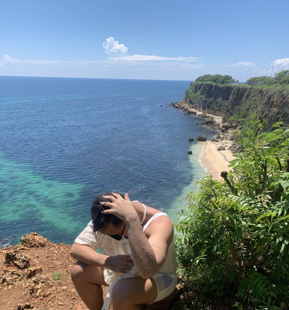 cceejhey's tweet photo. Paradise found at Poro Point La Union, perfect for sun-kissed photos 
☀️🌊🏝️😎 #Elyu #PoroPoint https://t.co/vxZVfWHkSl