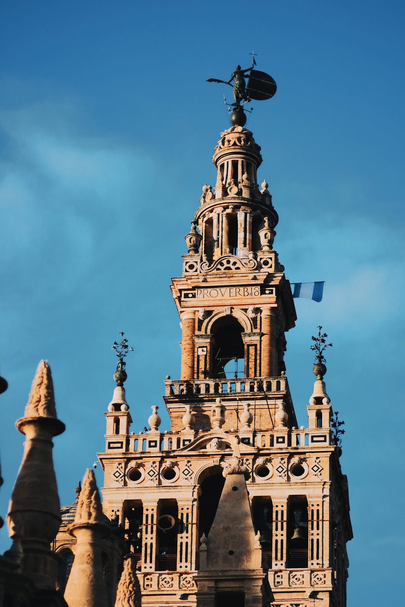 #Spain #Seville #Andalucia #streetphotography #urbanphotography #canon #canonphotography #travel