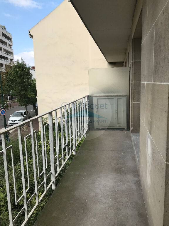 GH_Rueil's tweet photo. À louer | Rueil malmaison 📍

En plein centre-ville de Rueil, Boulevard du Général de Gaulle, à 5mn de la mairie, du bus et de tous commerces, dans une petite copropriété des années 70, au 1er étage, sans ascenseur, un studio en excellent état, (...) https://t.co/U7dOTufl6T https://t.co/0uwvMDKajq