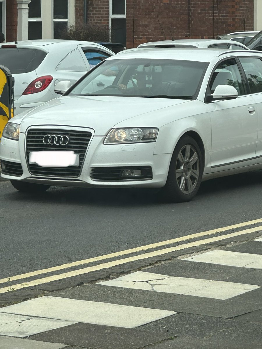 Hazzelarator's tweet photo. I love living in an LTN me. May aswell sell my van as I can no longer get it off my drive. Granted there’s a run on, so a rd has been shut, people being diverted down my street. Took me 40 mins in grid locked traffic to do under 3 mile this morning 🙏👍🏼 @carltonreid @NewcastleCC https://t.co/1aft63X4Ni