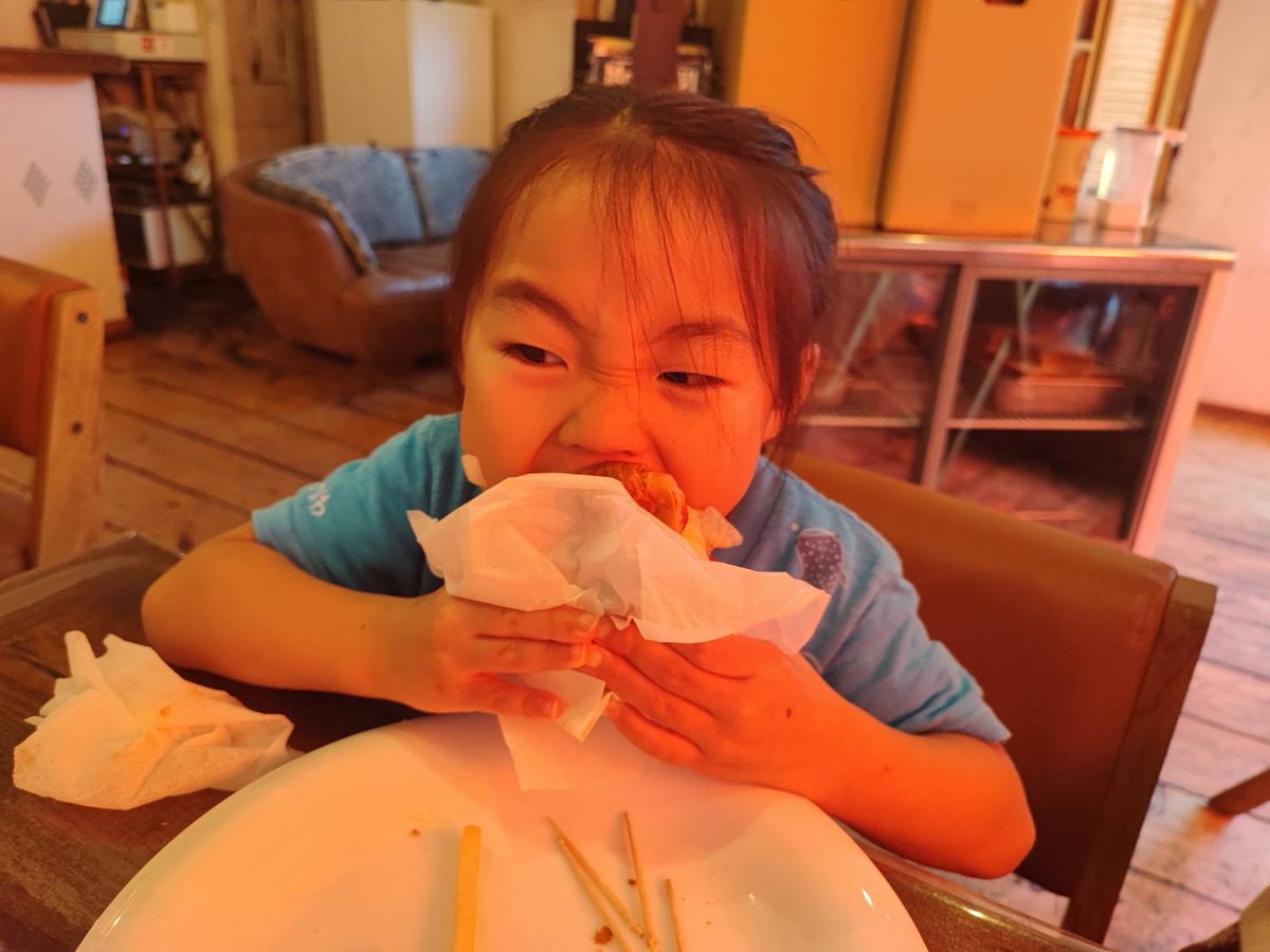 dooidkCM3wyxPZ0's tweet photo. 今日のお昼ごはん🍔。

#9歳　#ストリートピアノ　#ピアノ男子　#BQQ #KIMURA https://t.co/6EeLaeTLUP