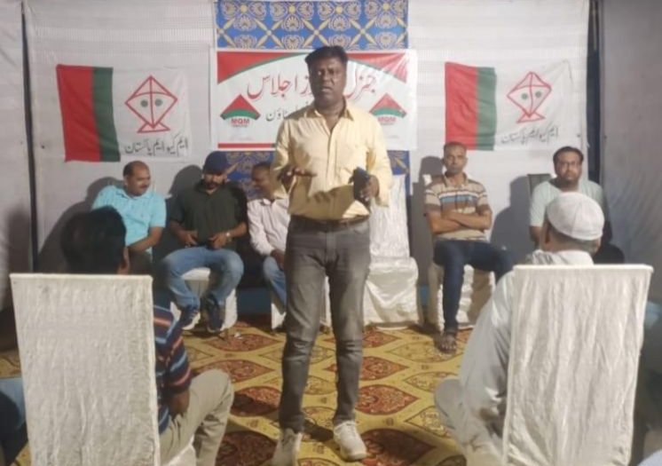 MkKhan65685782's tweet photo. الطاف بھائ سے گزارش ھے کے پابندی ہٹ جانے کے بعد اپنی صفوں کو غداروں سے بچا کر رکھنا کیونکہ آہ رحم دل معصوم ھو ہم ایک بار پھر ان غداروں کی غداری کی وجہ سے آپکو کھونا نہیں چاہتے 
ہمیں منزل نہیں 
رہنماں چاھی ھے #AltafAppealsForMissingPersons https://t.co/fE8TuzfwrJ