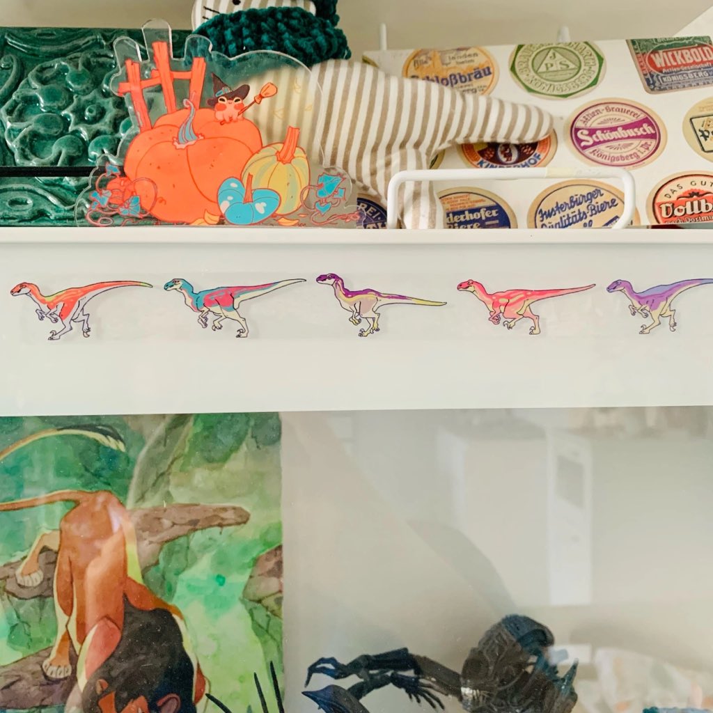 На самом деле, никакой метеорит на динозавров не падал. Они сбежали на вашитейп, изготовленный для <a href="/arucarrd/">VAΛ</a>! 🦕