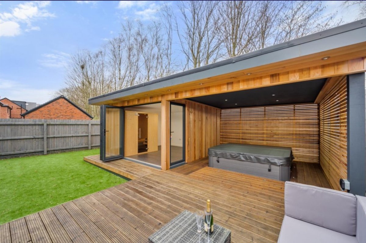 DavidDaviesEA's tweet photo. ✨Property of the Day✨

📍 Water Tower Drive, Eccleston Park, L34 6

💷 Offers Over £500,000

Full details &amp; Virtual tour HERE➡️ https://t.co/AbU0syHorl

For further information or to book a viewing call us on 01744 885753

📧sales@daviddaviesestateagent.co.uk

#ProudGuildMember https://t.co/dPjLm04gJx