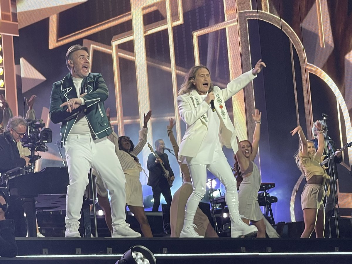 unibecs999's tweet photo. A night in my happy place ⫩ #takethat #13again https://t.co/zJKyx2ifzz