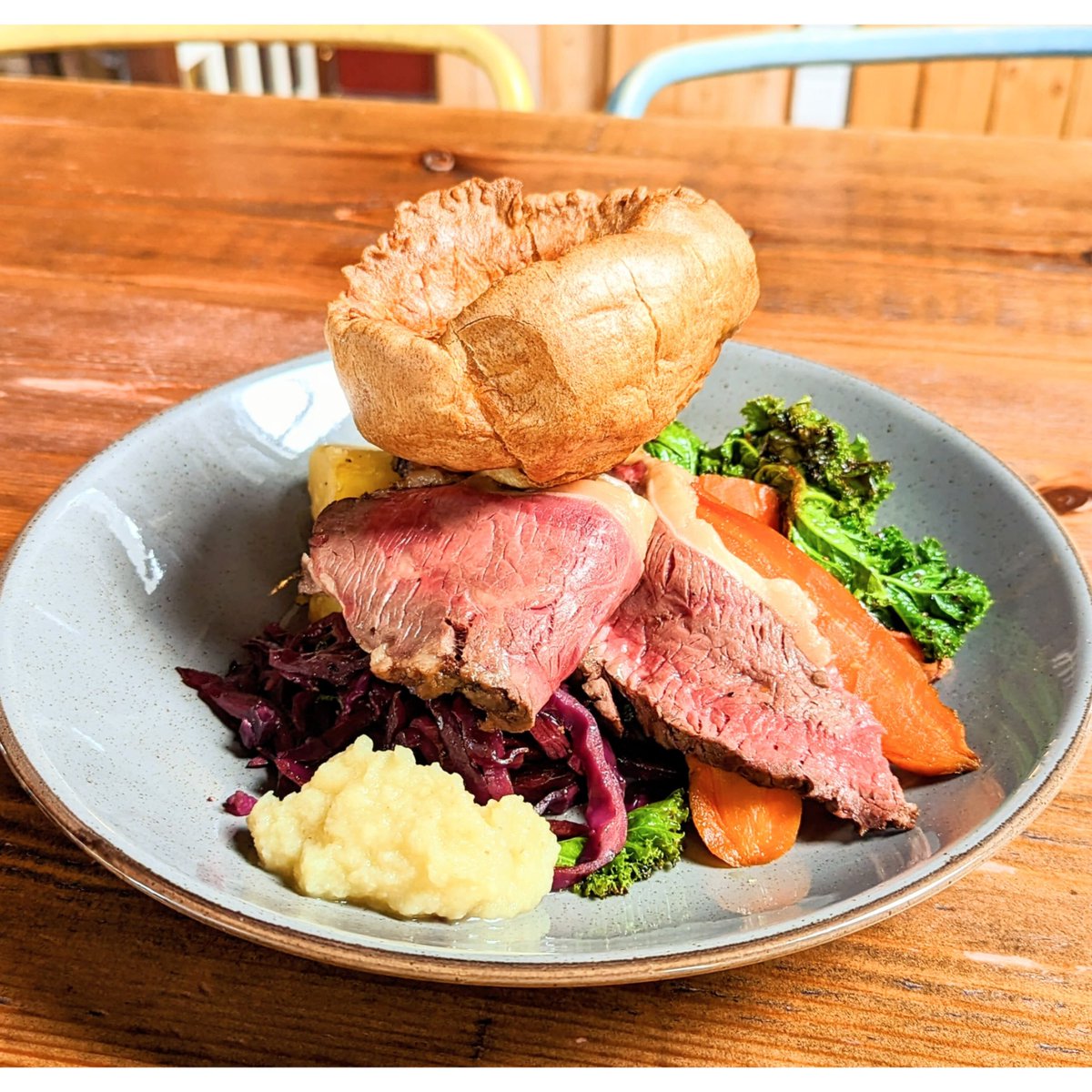 It's that time of the week again! Delicious Sunday Roasts being served all day 😍