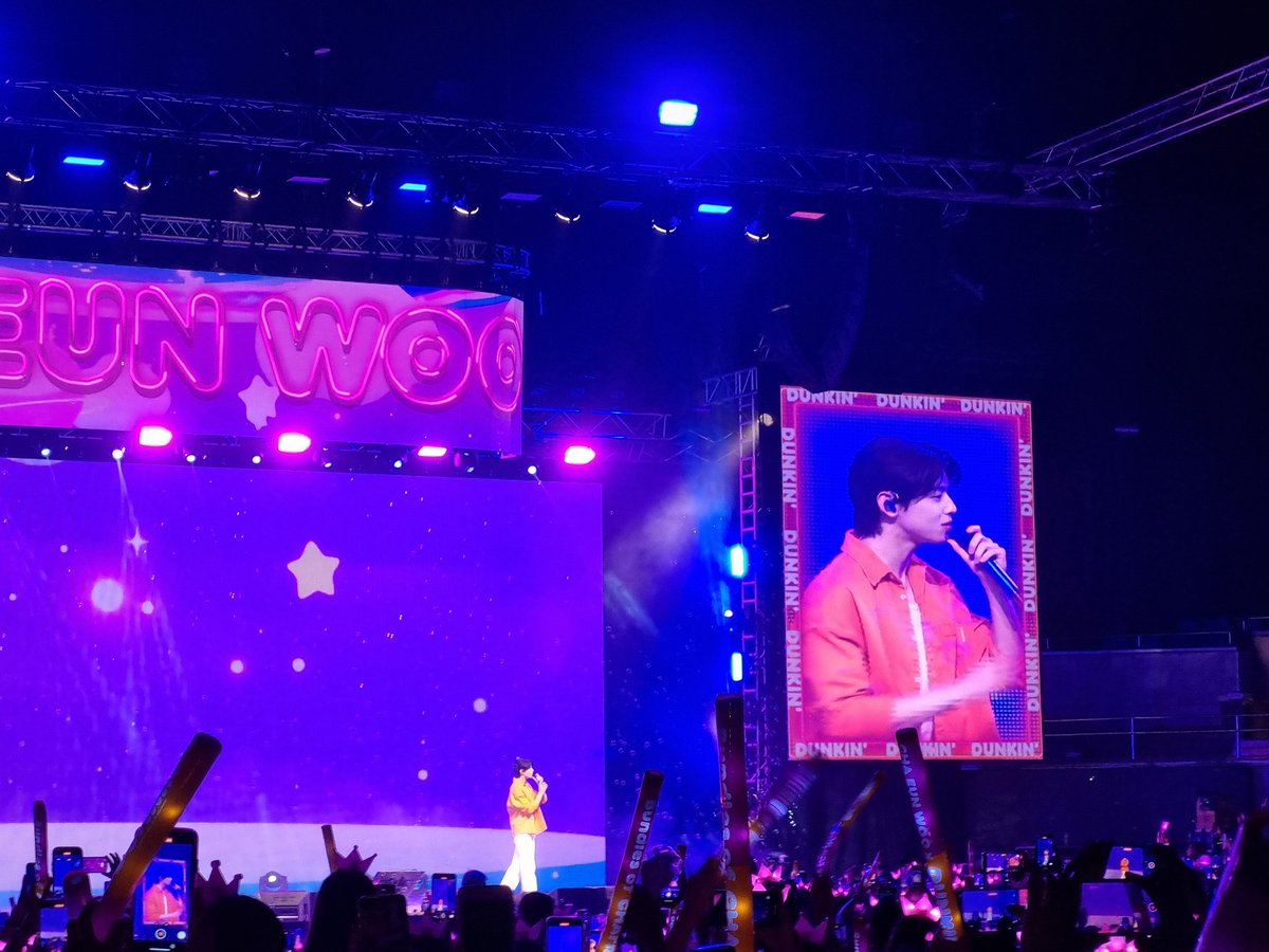 eunwoo_xoxo's tweet photo. Eunwoo's here!!!😭💜💜
#DunkinPHBundlesofCHArm 
#ChaEunWooDunkinPH
#DunkinPH
#CHAEUNWOO #차은우 https://t.co/o9xEabzAcM