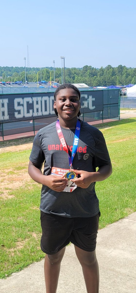 donaldcatoiii's tweet photo. #AAU Regional 8 13B #ShotPut Champion #thrower #throwernation #trackandfield https://t.co/fRLBh3S6Ba