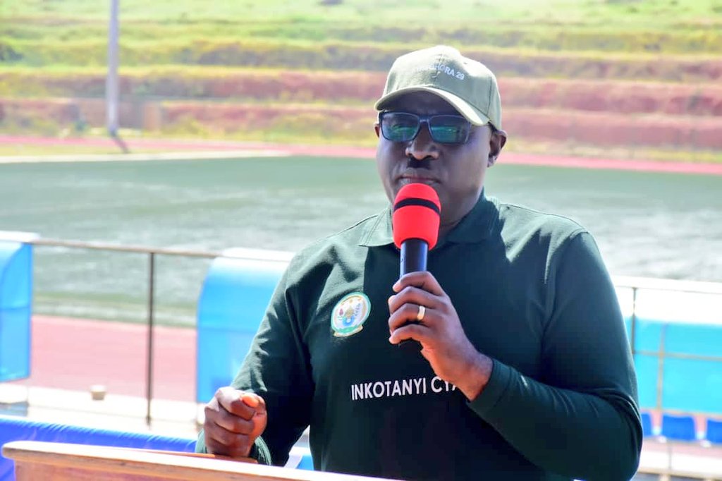 RwandaEast's tweet photo. @NyagatareDistr @KayonzaDistrict @KireheDistrict @KARANGWASewase @gatjmv @RwandaLocalGov @dusengiyumvas @JCMusabyimana @BoscoNyemazi Mu ijambo ritangiza uru rugendo rwo kwibohora #LiberationWalk,  Guverineri @EKGasana yavuze ko kuba Akarere ka @NyagatareDistr karabaye amarembo yo kubohora Igihugu ari ishema ku baturage b'iyi Ntara ndetse bikaba n'igihango bafitanye n'Igihugu.
#Kwibohora29 https://t.co/yh8Dd3L8o4