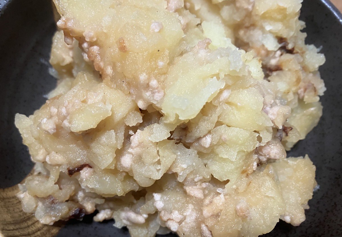 u_ta_y_'s tweet photo. じゃがいものそぼろ煮
とっても簡単に作れてご飯がすすむ美味しさでした！

作り方についてはこちら…https://t.co/vWsxyqd17Uとっても簡単！じゃがいものそぼろあんかけ/

#じゃがいも #じゃがいも料理 #ブログ #ブログ仲間とつながりたい #ブログ更新 #ブログ初心者と繋がりたい #料理 #簡単レシピ https://t.co/8iBQuqrmRT