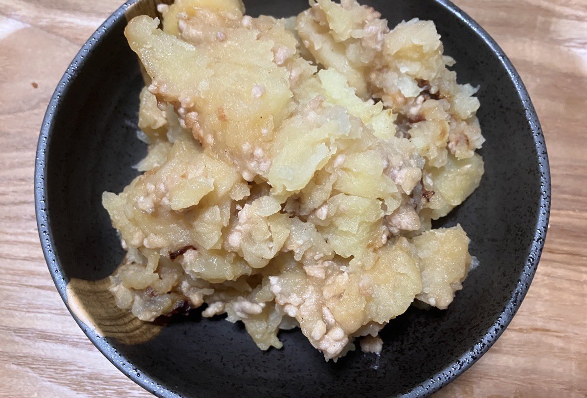 u_ta_y_'s tweet photo. じゃがいものそぼろ煮
とっても簡単に作れてご飯がすすむ美味しさでした！

作り方についてはこちら…https://t.co/vWsxyqd17Uとっても簡単！じゃがいものそぼろあんかけ/

#じゃがいも #じゃがいも料理 #ブログ #ブログ仲間とつながりたい #ブログ更新 #ブログ初心者と繋がりたい #料理 #簡単レシピ https://t.co/8iBQuqrmRT