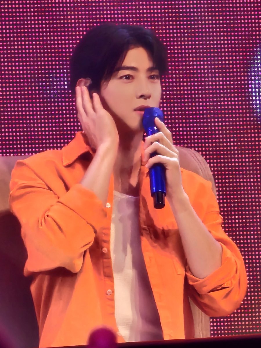 lilacnoah_'s tweet photo. CHA EUNWOO!!!!!

#DunkinPHBundlesofCHArm 
#ChaEunWooDunkinPH https://t.co/SKQ1Opp9WM