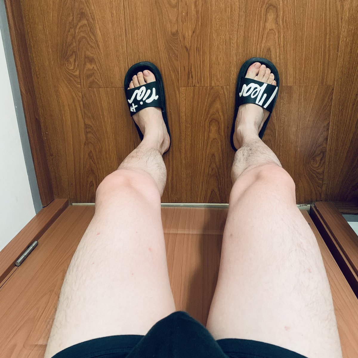 stkl1234's tweet photo. 2023第一推，献给我的🦵 https://t.co/MidCWaaj0P