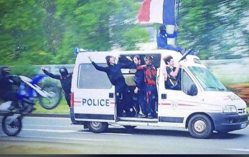 BoobakingL's tweet photo. Wsh ils se croient dans GTA VI😭😭😭 https://t.co/bTqGWOQ5SZ