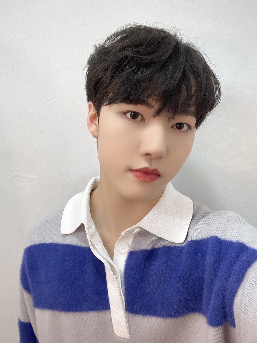 xikers_official's tweet photo. [#정훈] 시원한 하루 보내세요 여러분🧊🥶
#xikers #싸이커스 https://t.co/IjRQn2pCle