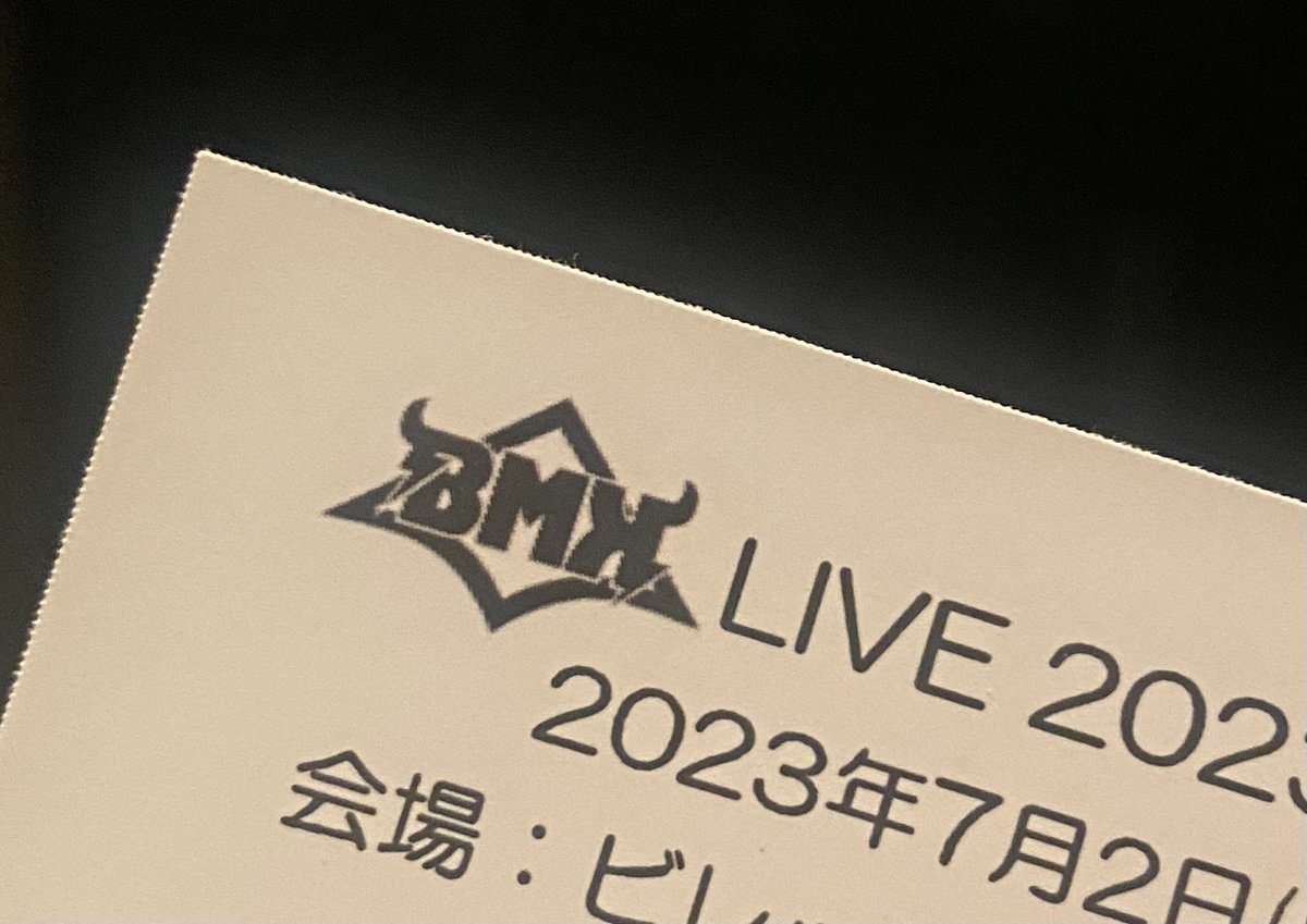 _snamag_'s tweet photo. 連載で色々な服屋さんを調査していただいている、BMKさんのLIVEへ‼︎
グループ最大規模‼︎
とにかく最高に楽しかった‼︎🔥
アロハシャツも似合っていたし、やっぱり色んなファッションが似合うグループです🕺✨
次回の連載公開は7/15（土）‼︎
ぜひ、お楽しみに‼︎
 #BMKアテンションプリーズ https://t.co/FDU6qi9dOL