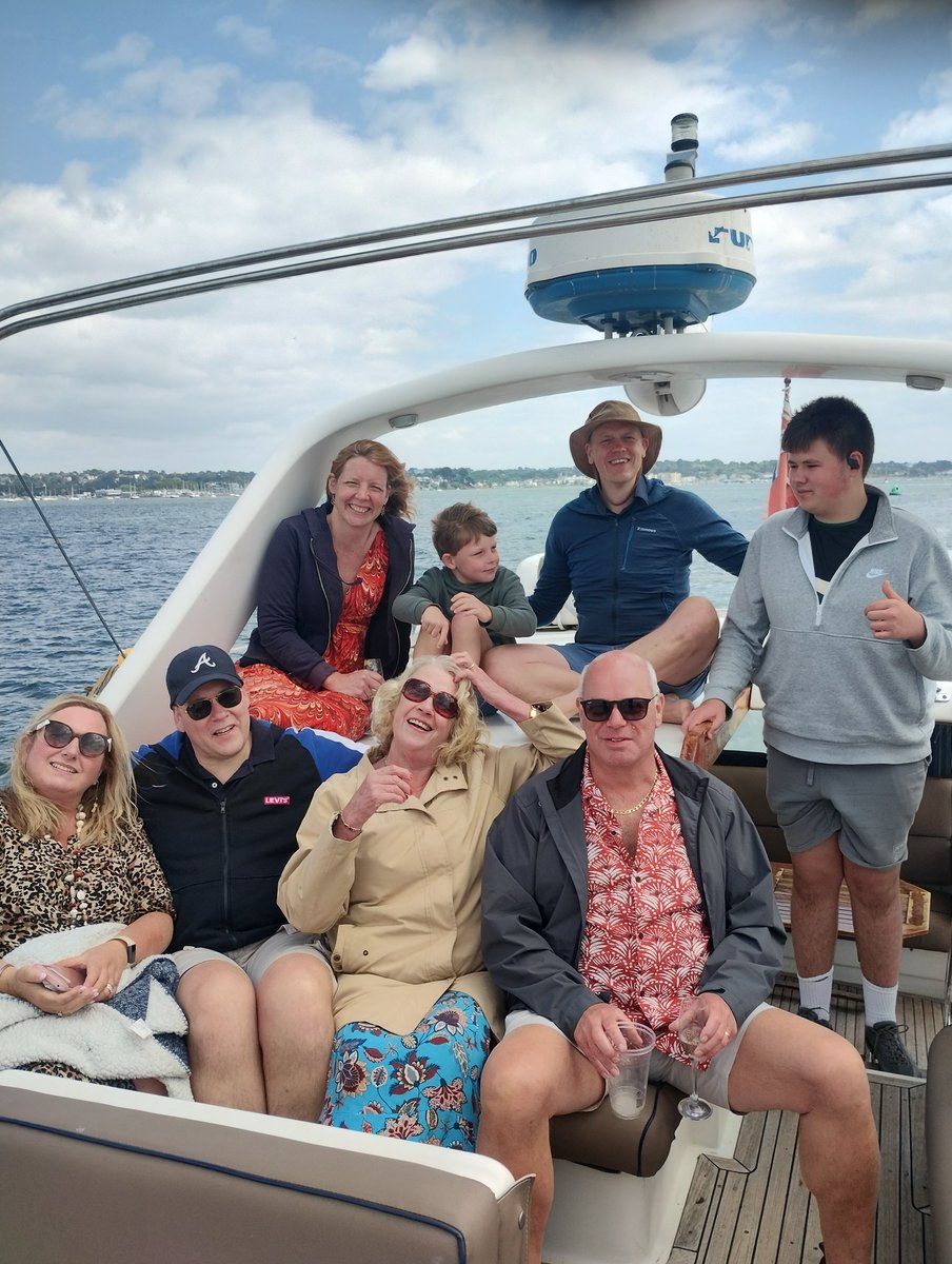 ChartersCalypso's tweet image. Fantastic days aboard Calypso
 Sun, sea, paddle boarding, BBQ. Hire us for your special event #lovepoole☀️