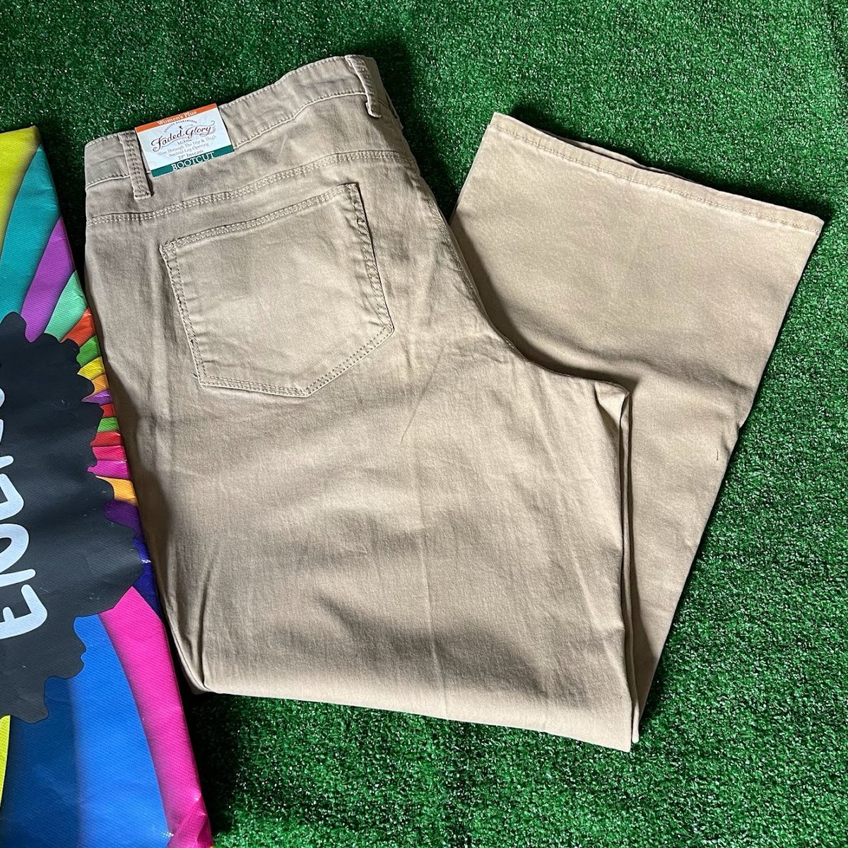 myclosetym's tweet image. #FadedGlory Women's Midrise #Bootcut Jeans in Urban Khaki Plus Size 22WP NEW

Showcase your curves in these Urban Khaki pants designed with a versatile color and Bootcut at the hem. 
#FadedGloryJeans
#UrbanKhaki
#VersatileDenim
#ComfortableFit
#CasualChic