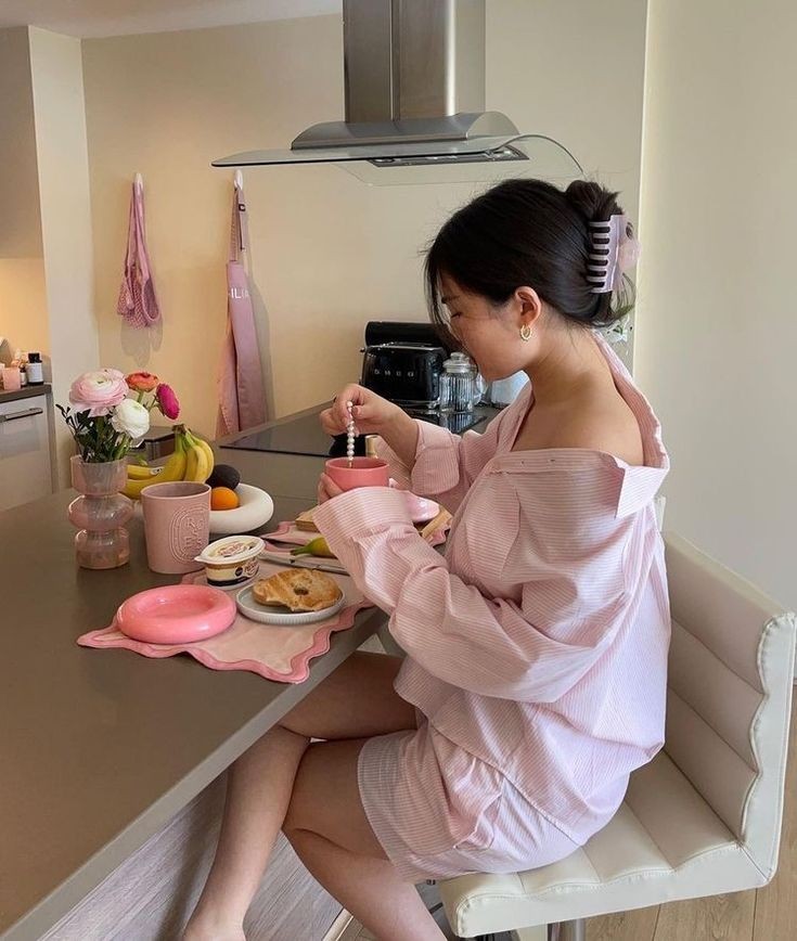 shewearprada's tweet photo. Weekend things. 🌸🥥☕⛅ https://t.co/jkY3LMdb8A
