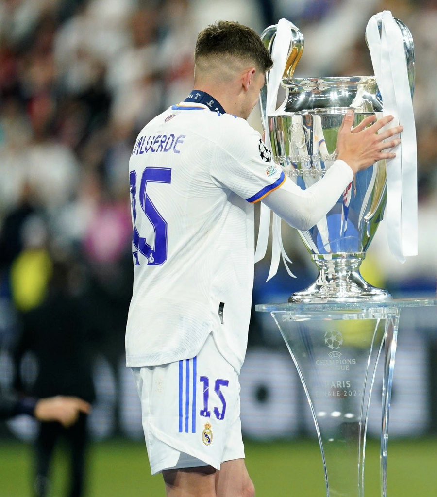 bestplayeritw's tweet photo. reminder no barca player has a pic like this https://t.co/mZAw8QS8om