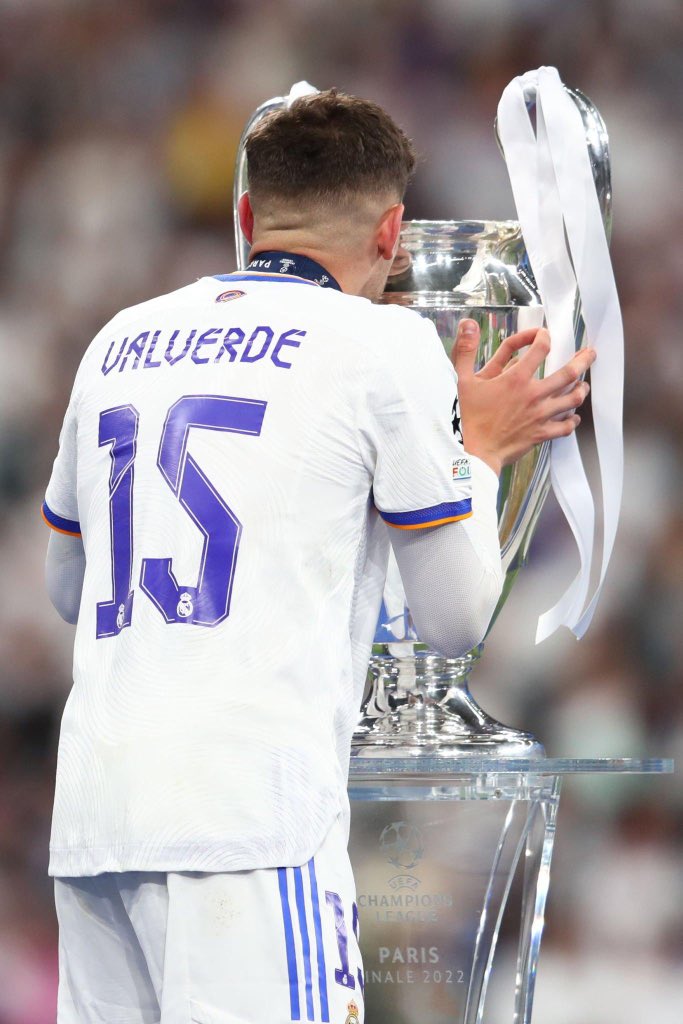 bestplayeritw's tweet photo. reminder no barca player has a pic like this https://t.co/mZAw8QS8om
