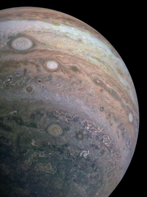 Xavi_Bros's tweet image. Jupiter, the largest planet in our Solar System, rotates with the fastest rate: just in 10 hours!
This phenomena causes jets, storms and clouds as you can see in this image.
It has been captured by NASA’s Juno spacecraft and processed with its color enhanced by David Marriott.