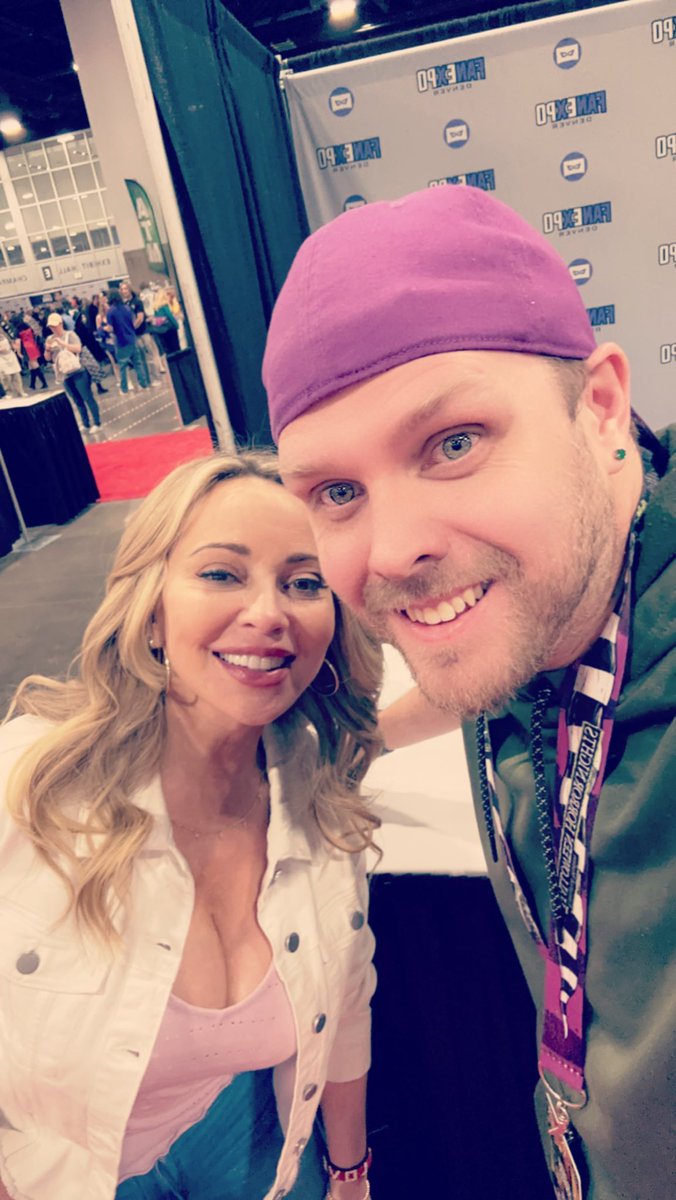 ReadySetK0's tweet photo. Went to Fan Expo yesterday, got to meet @tarastrong she’s super nice and a delight to chat with! she gave me a lot of voices as a kid growing up and still continues to be so amazing. Now off to Ren faire for the day dressed as some form of a pirate lol. https://t.co/yYZMhG6DMx