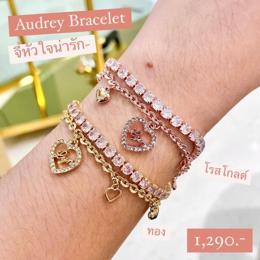 lillyfavflower's tweet photo. ส่งต่อสร้อยข้อมือ lyn audrey พร้อมกล่องใส่แค่ 2-3 ครั้ง สีโรสโกลด์ พร้อมโอนลดได้ค่ะ 💓
✨ 600 free shipping (shop1,290)

#ส่งต่อกำไล #ส่งต่อlyn #ส่งต่อ #โล๊ะตู้ #lyn #lynthailand #ส่งต่อสร้อย #สร้อยข้อมือ #ส่งต่อสภาพนางฟ้า #กำไล #ส่งต่อแบรนด์เนม #ส่งต่อกระเป๋า https://t.co/X15j7YiJTE