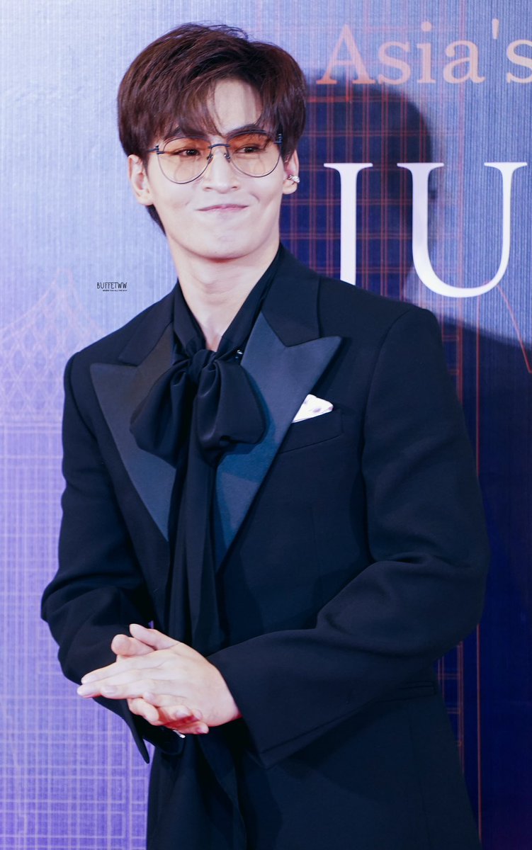 ขอบคุณสำหรับรางวัลและขอบคุณที่มาให้กำลังใจกันนะครับ รางวัลนี้สำหรับทุกคน กลับบ้านกันปลอดภัย ราตรีสวัสดิ์ครับ รักที่สุด✨🩵#AsiaTopAwards2023xOhmThitiwat