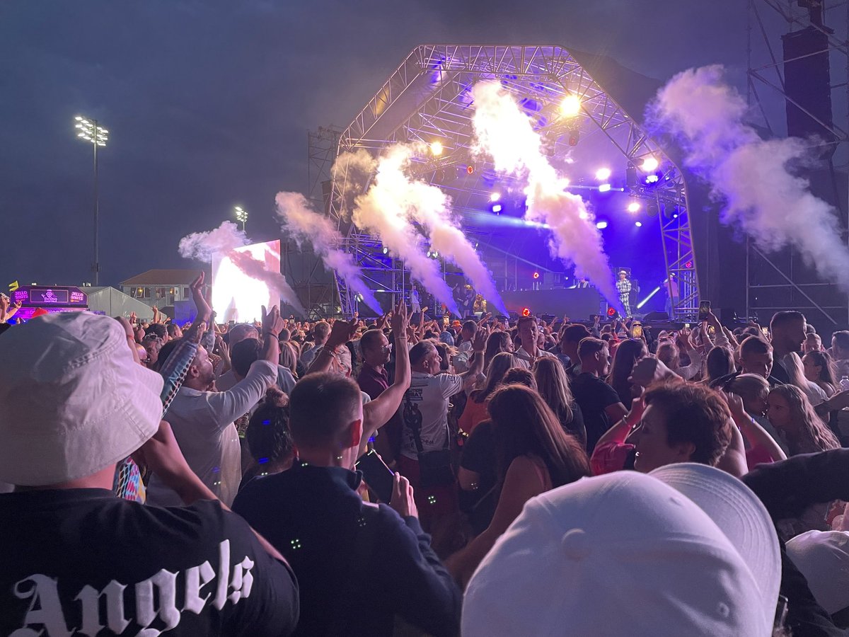 ShelfSideJOS's tweet photo. Top day yesterday at #Clockstock great people, wicked music and #RatPack can’t wait for next year already 🍊 https://t.co/Tr15hDPdH4