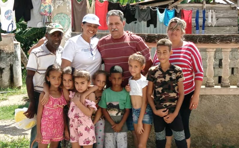 poder_sur's tweet photo. Dirección de la Asamblea Municipal del Poder Popular comparte con niños de la comunidad Raul Maqueira. #Verano2023, #VeranoConAmor https://t.co/QyWcoERtSs