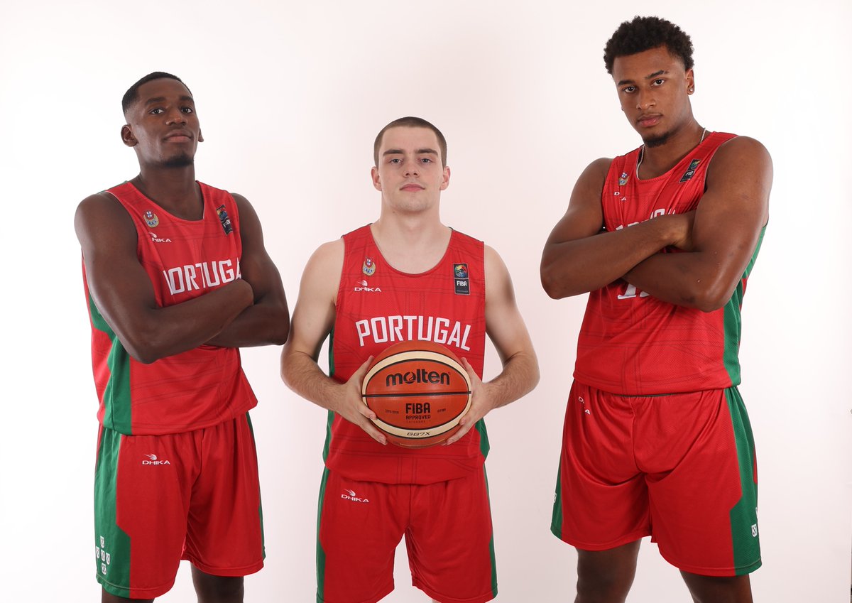 fpbasquetebol's tweet photo. 🌍🏆 O Europeu de sub20 masculinos (Divisão B) aproxima-se a passos largos, com o início da prova a estar agendado para 7 de julho. Já são conhecidos os 12 jogadores que vão representar Portugal 🇵🇹.

📎 https://t.co/ZxY68gi8gh

#SomosBasquetebol #U20 https://t.co/1l8cpTkVPf