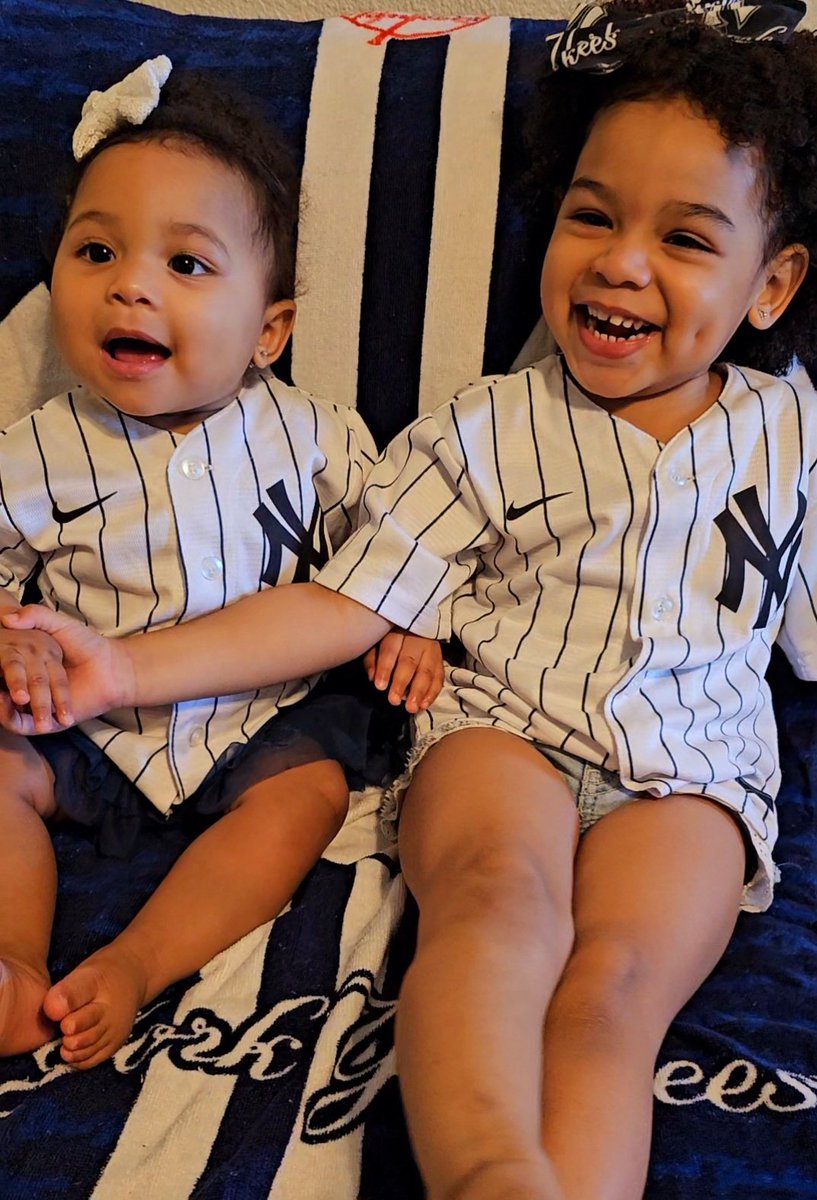PhilSneakerhead's tweet photo. My Daughters love watching Yankees Baseball with their Daddy &amp; Mommy ❤️⚾️ #ToyotaPinstripePride #Yankees @YESNetwork https://t.co/UkSHU5cICA