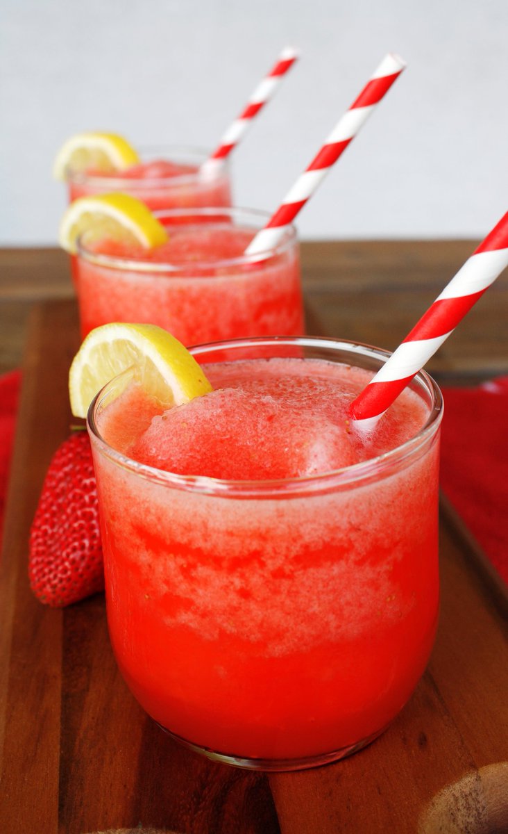 Tonystavern's tweet photo. ChaCha is open at 1:00 for Sunday Funday! We have a new slushy flavor: Strawberry Lemonade! Perfect for sipping on a hot day! Tracy will be in at 7 pm to keep the fun going! Cheers! https://t.co/07djMuM8jA