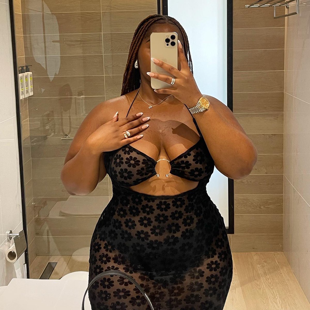 Samanthakashhh's tweet photo. TwentySexy 🥳😭🎉 https://t.co/TVJeDZwTbn